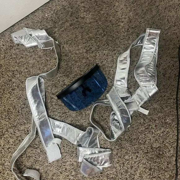 Forplay White and Silver Futuristic Women's costume - Picture 7 of 14